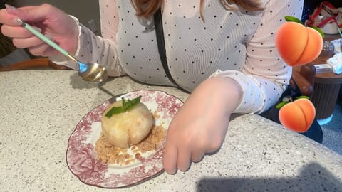 まおとデートする？🤭🍑笑
桃、とってもおいしかった〜❤︎

今週もたくさんありがとうございます♩
明日もお店いるのでぜひ