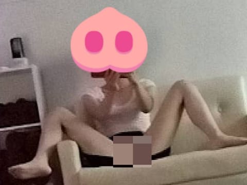 マッサージをするために
まずは自分の柔軟体操をしています！！！！

お兄さんたちの体をほぐします！癒やします！

柔軟体