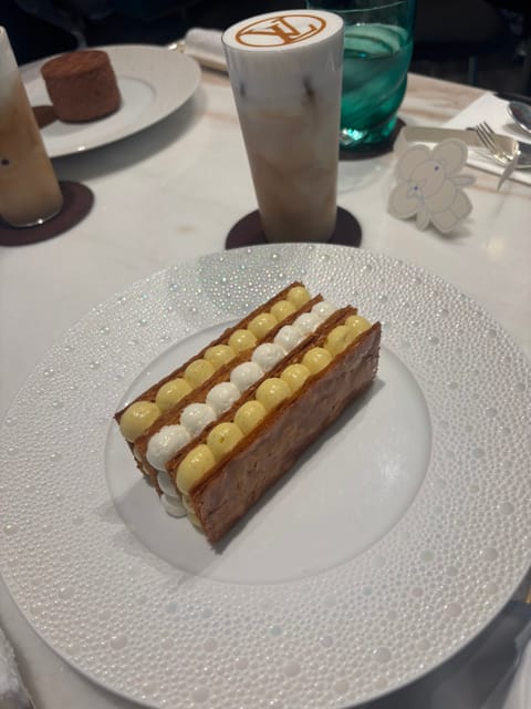 かわちぃ🫶
ケーキも美味しかった🥰
でも、1個食べらんないからあげた･⌒ ヾ(*´ｰ｀) ﾎﾟｲ

#ルカフェヴィー
#