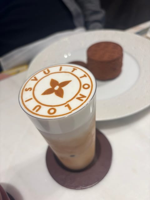 かわちぃ🫶
ケーキも美味しかった🥰
でも、1個食べらんないからあげた･⌒ ヾ(*´ｰ｀) ﾎﾟｲ

#ルカフェヴィー
#