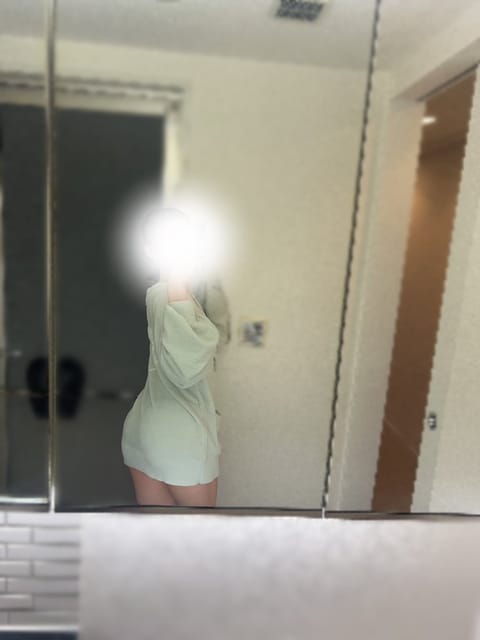 本日、21:00~3:00まで渋谷ルーム出勤してます.ᐟ.ᐟ

渋谷で一緒に過ごしてくれる紳士様いませんか？？🥺💕