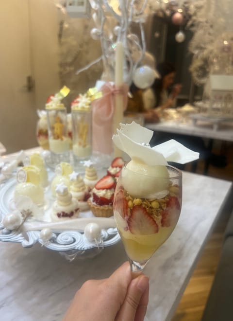 忘年会代わりにアフヌン女子会🎀🍓
可愛い店内と可愛いケーキ、仲良しのお友だち達と会えて癒された〜✨✨

今日からお休みの