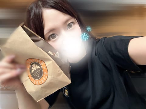 昨日は🈵ありがとうございました🥰💓
素敵な差し入れまで🥹🤍気持ちがうれしいありがとう🥹🤍🤍
たのしい夜でしたーっ🌙✨

