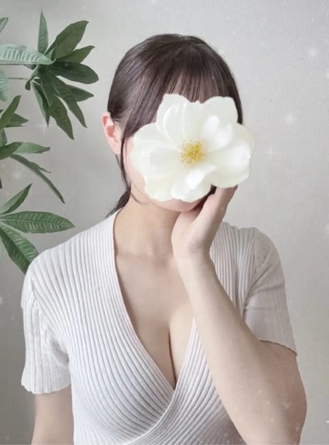 浜松   Sol Levante 
花宮 こはるです⸜🌷︎⸝‍

業界未経験ですが、みっちり研修を経て
先月デビューいた