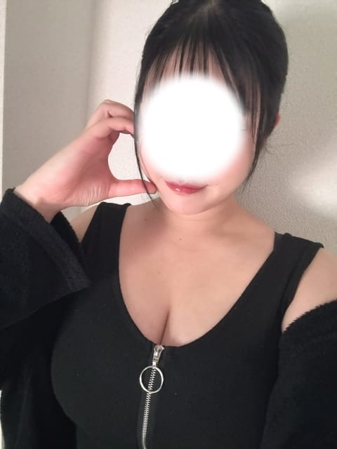 こんばんは！
次回の出勤が決まったのでお知らせ🥰

最近何だか涼しいですね🧐
夏怖い　笑