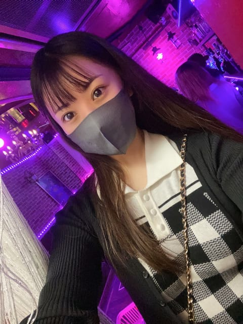 前髪短く切られすぎたし顔面ダウンタイム、ガン萎えで毒毒にいこうとしたらエレベーターでお客さまにばったり会ったので急遽出勤