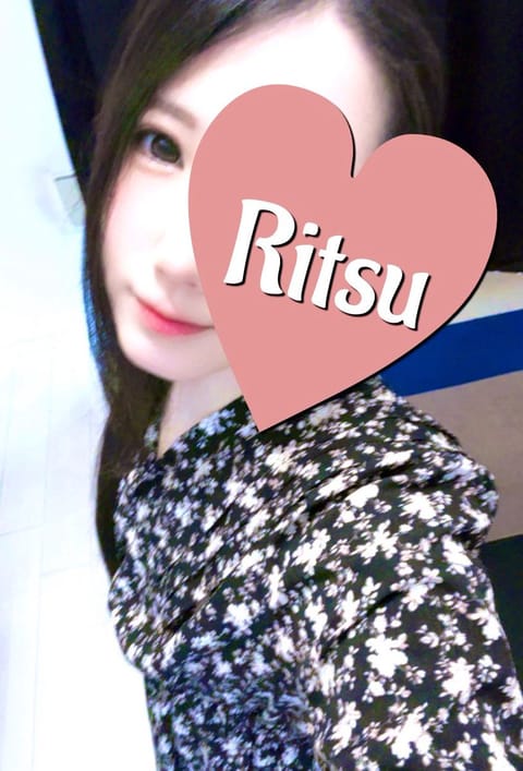 おはようございます🌞♡

鬼の暑がりな私は
まだまだ半袖でいけるけど、
世間が秋服着始めたから
暑いの我慢して衣替え🫠

