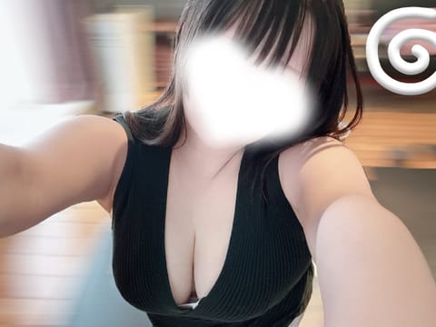 こんにちは🍬

本日15:00〜🐾

池袋歩いてる人達が傘さしてなかったので私も外に出たら雨降ってて騙されました☔️
雨