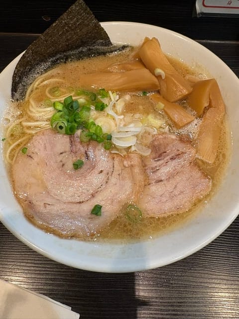 昨日本指名さまとラーメンの話してたから、ラーメンたべちゃった(  ˃ ᵕ ˂  )
おすすめしてくれた中華そば屋さん行き