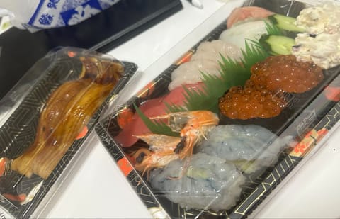そいえばこの間お寿司の差し入れ頂いてドカ食いしました嬉しい🍣