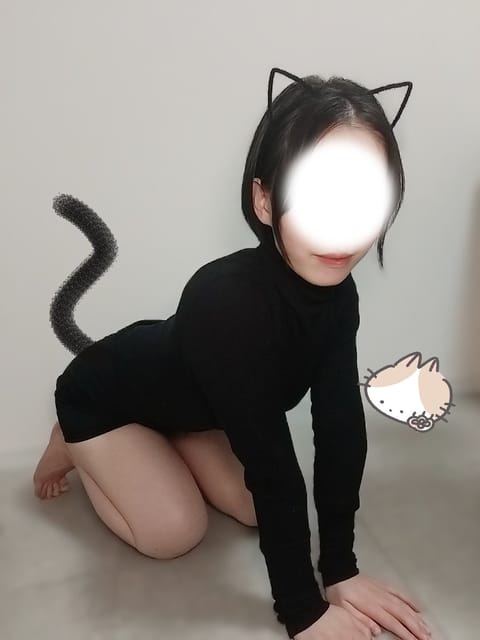 ハッピーハロウィン🎃
そして金曜日でもあるのでなんだかよりハッピーな気分になりますね🤭
仮装がなかったけど猫耳はあったの