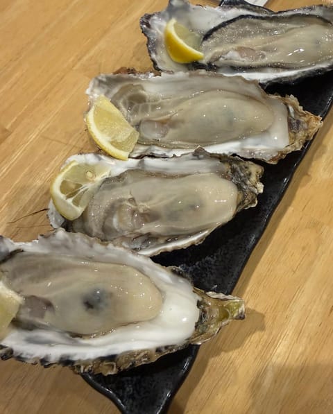 つい1週間前に食中毒になりましたが、懲りずに牡蠣いっぱい食べた🦪🎶