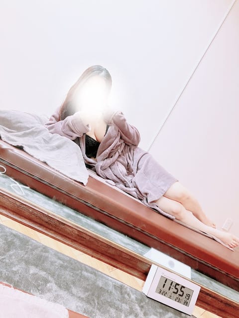 おはようございます☀あやのです🐱❣️
今日恵比寿ルーム出勤してます🎶
このお部屋秘密基地みたいですごい😳

今日朝一から