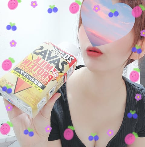 こんばんは🐰

今年こそは痩せたい春日です！
とりあえずプロテイン笑
筋トレしながら錦糸町でお待ちしております✨️

#