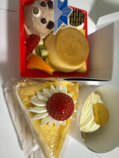 先日もありがとうございました😍
本指名のお兄さんたちの差し入れたくさんうれしいです(=･ω･=)♡
ケーキも一緒に食べま