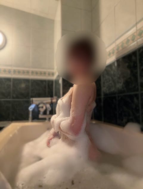 こんばんは　こはるです🌸
明日12/11(水)21:00〜5:00出勤します🐰🫧

いつもゲリラ出勤ですみません🙇‍♀️