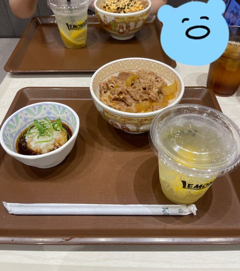 こんばんは🌃特に載せる写真がなかったのでこの間仲良しのセラピストさんとすき家食べた飯テロを載せておきます。
先日は急なお