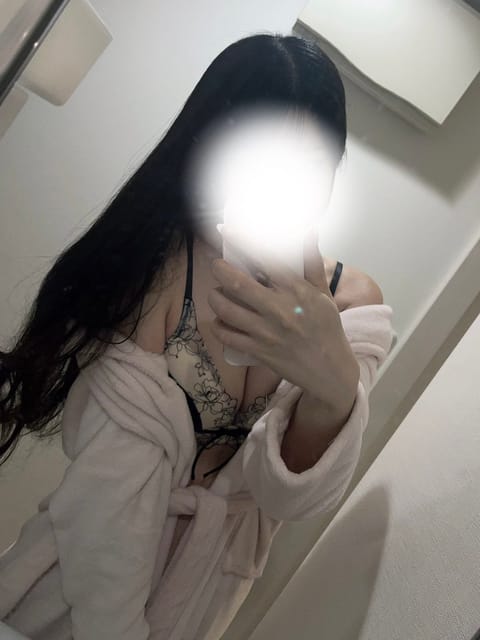 本日19時まで赤羽ルームです🎀
たっぷりオイルのマッサージで癒しをお届けです🪽🤍