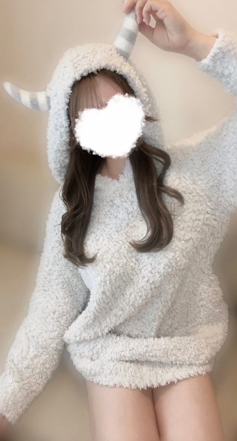 学芸大学20:00までです☺️✨

友達に誕生日に貰ったパジャマモフモフでお気に入り🥰

寒いからモフモフのパジャマでい