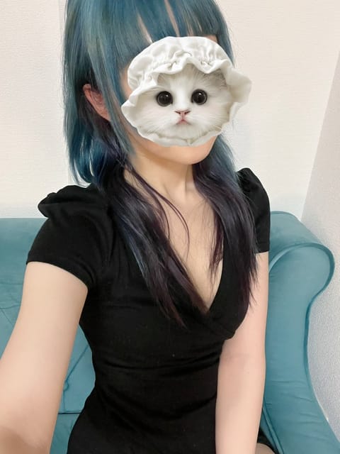 久しぶりに派手髪にしましたჱ̒✧°́⌳ｰ́)੭🩵
真冬に寒々しい頭ですが、それがいいのです*❄️·̩͙ 

来週短時間で