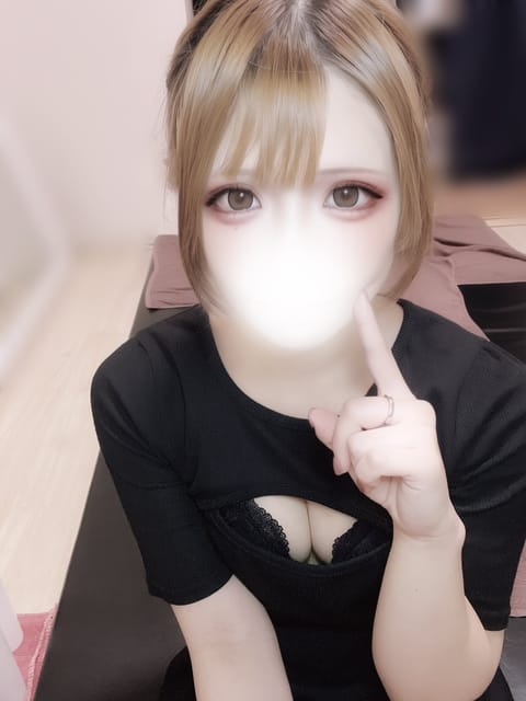 出勤しました🎀
本日19:00〜3:00までいます♡

🈳19:00〜23:45
🈵0:00〜3:00

事前予約ありが