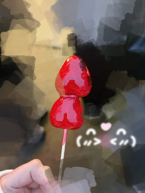 屋台で食べたいちご飴ちゃんと苺が甘くて美味しかった(  >ᴗ<)🎶

屋台飯って美味しそうで色々惹かれちゃう😿

 #屋