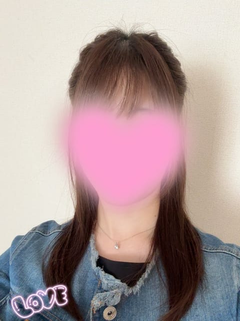 こんばんちゃ〜(  . .)"
はるです♪♪

8日 15時-19時
9日 10時-16時

いつも急でごめんね😭
急し