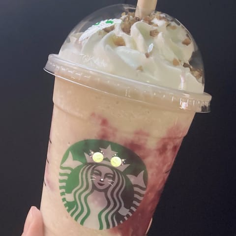 スタバのマローネカシス🌰飲みました！！
顔認証かわいいね～✨
この秋はさつまいもド🍠も月見バーガー🎑も食べてみせますΨ(