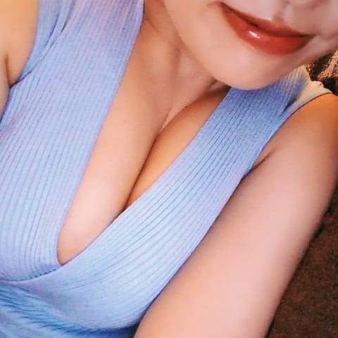 おはようございます✨
今日もすごく熱いですね💦

こういう時は涼しいお部屋でトロトロになるのが一番❤

11:30から1