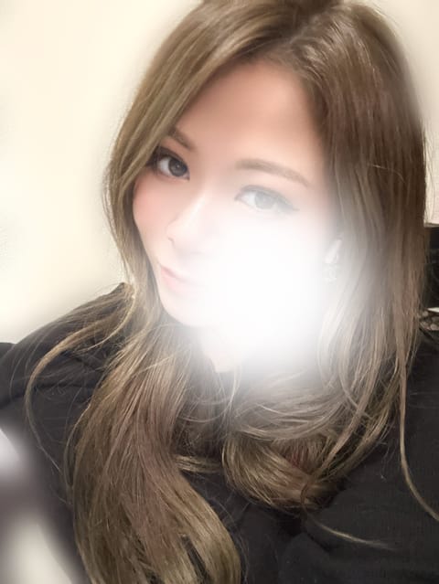 こんばんは🌛
今日もお部屋います😘
髪色少しオリーブ系入れてみました😆
ブリーチしてないからあんまり違い分からないですが