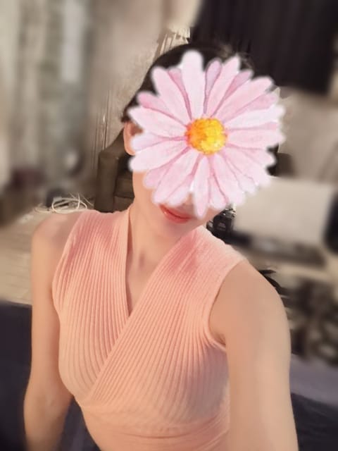 おはようございます
本日17:00までです🌻

12:45頃から空きあります☺︎
ご予約お待ちしてます🐱
