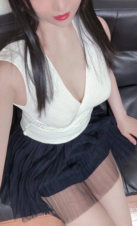 9/13 17〜23時初出勤です✨
ご予約お待ちしております💋