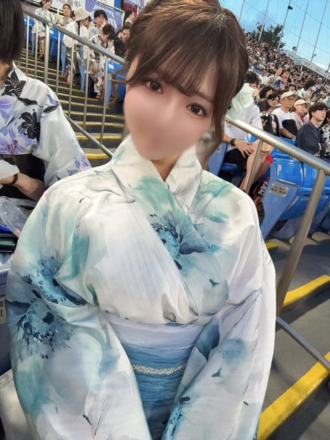 本日向ヶ丘遊園ルームです🤍
先月の浴衣着たよ〜❕❕
初めて神宮球場行ったの〜🥺
花火も綺麗だった💫