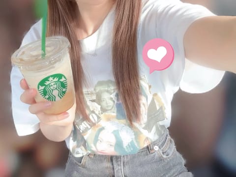 なかよし様にスタバチケットをいただいたので、久しぶりに飲みました☺️🤍

大すきなあいりん（鈴木愛理さん）Tシャツとお出