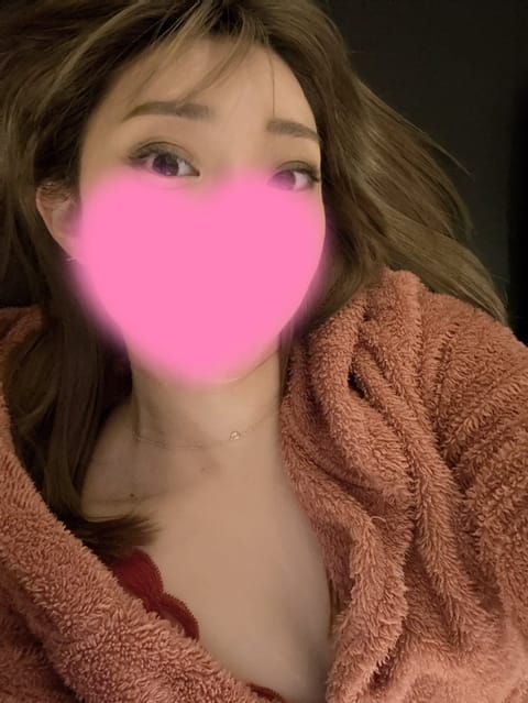 本日最終は22:00〜90分コース♡
旅帰りで体はムチムチなっちゃった😂🥰
ムチムチすき？