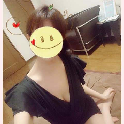 こんにちは
生憎の空模様でムシムシしますね～

本日19時30分～3時迄出勤します♡♡

1週間の疲れを取りに
お立ち寄