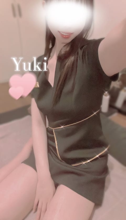 本日17時まで出勤してます☺️

あとこれ！おニューの制服だよ〜🌸
