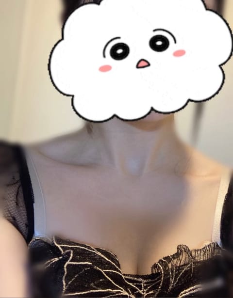 こんばんは〜‼︎
昨日来て頂いたお客様😢🤍
嬉しかったなあ👩🏼‍🌾
密着してるとドキドキもするけど、
すぐ仲良くなれます