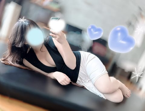 こんばんは🩵
明日はお久しぶりに皆様にお会いできそう💭

13:00~20:00で出勤いたしますっ

やるきげんきで待っ