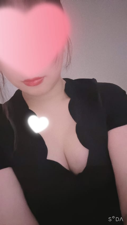 こんにちは🥰　
今週の予定です⭐️
暑くなってきて
本当に震えてます(　；∀；)
お時間合うと嬉しい♥️