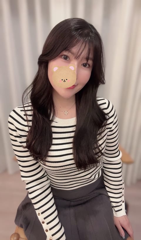 髪を巻いてみたよ~
ストレートとどっちが好き？☺️

今週は..🌸🪽
22日 (水) 13時～18時
23日(木) 16