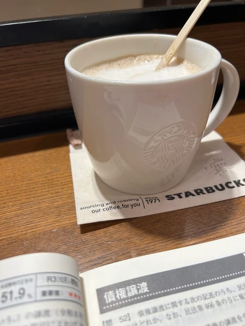 今日もお勉強したよ📚✍🏻

すずしいからか
めちゃめちゃ蚊に刺されるんだけど💦
なんで😭♥️