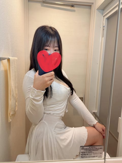本日もお待ちしています🦋

ぐっと涼しくなりあれ？夏もう終わるのかな？という感じですね🎐

まだまだ夏は続きますが風が吹