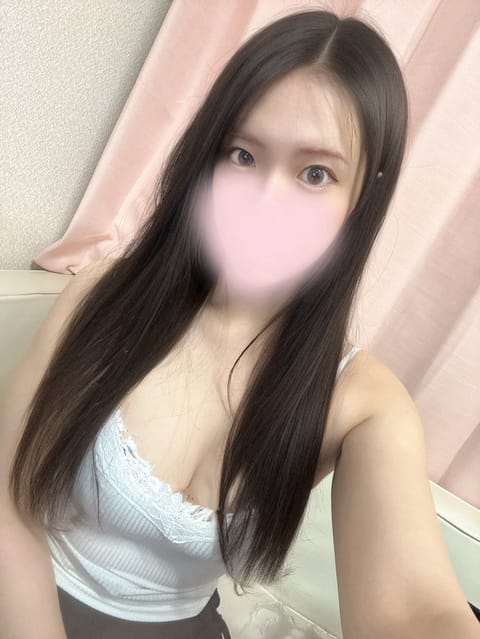 こんにちは☀️
本日急遽出勤させていただく事になりました！
13:00〜出勤してるのでお時間合うお兄さん是非お待ちしてま