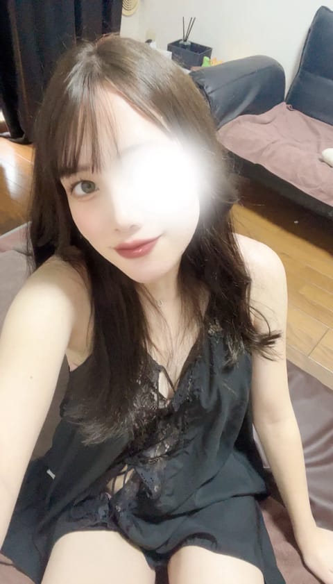 御苑ルーム本日出勤です🫶

20:00~いますっ！💓

最近涼しくて気持ちいい♡♡
遊びに来てね😊🙌🤍

#メンエス #