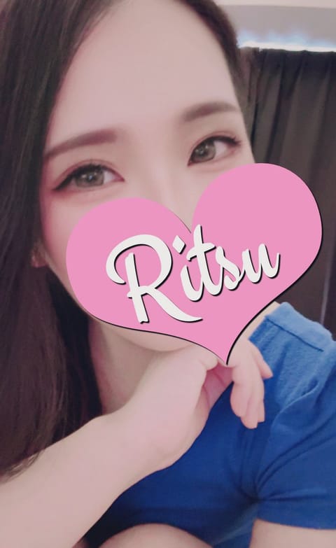 絶賛ダイエット中のりっちゃん

今日はセブンの玉こんにゃくと
スティックサラダだけ握りしめて
ここまでは良かったのよ

