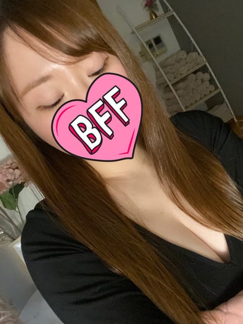 こんばんは‼︎ めいです
最近多忙で出勤できず😢

寝る前は呑みながらスマホゲームしたり、どろどろ恋愛の漫画アプリにハマ