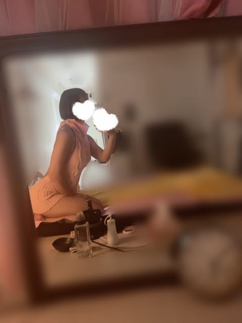本日年内ラスト出勤です〜！
本指様ご予約ありがとうございます🥹♡
12:15〜15:15が空あります⭐️
ご予約お待ちし