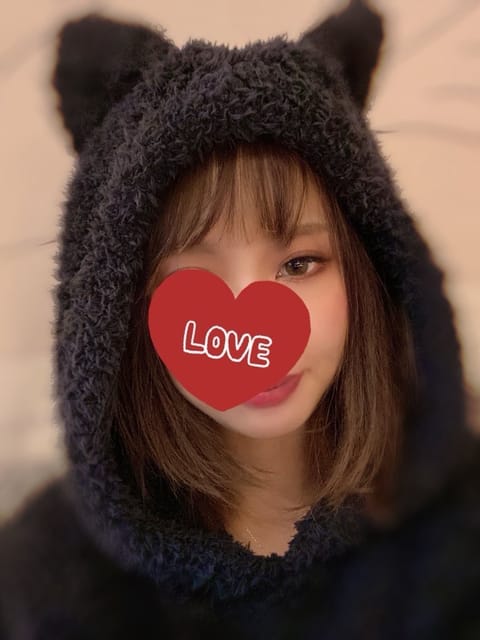 数年前のお店でハロウィン猫🐈‍⬛した時の写真が昨日出てきてびっくり。
これくらいまでに戻します😘