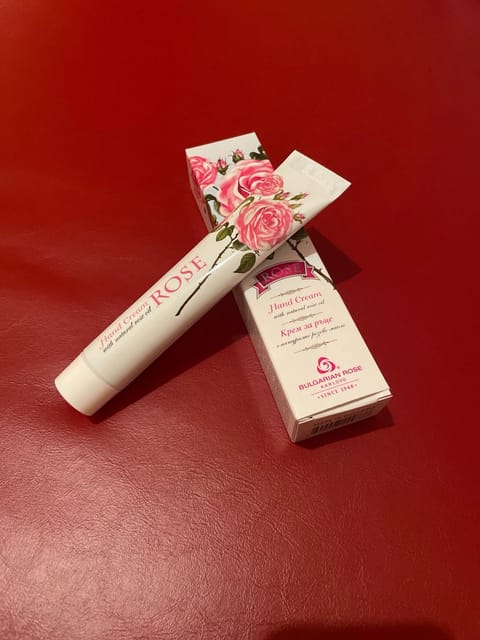お客さまから頂きました🥰
薬剤師さんとかから見てもいい成分なんだって❣️
ハンドクリーム苦手だったけど、これはすごく軽く
